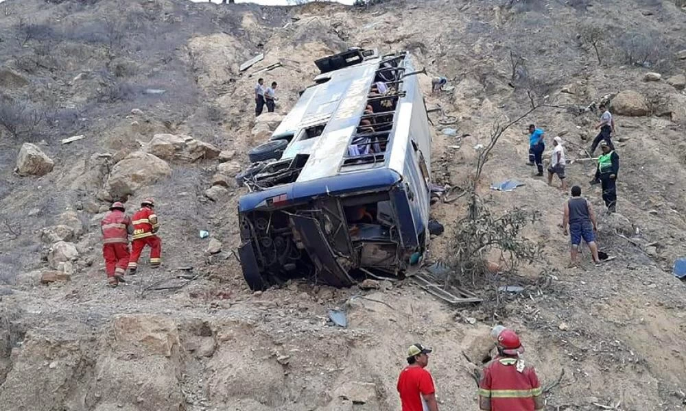 Περού: Πολύνεκρο δυστύχημα με πτώση λεωφορείου σε γκρεμό